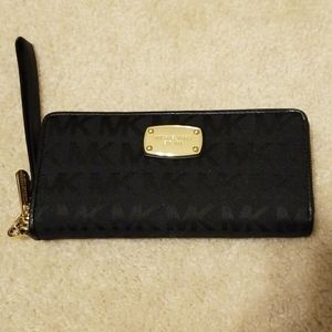BNWT XL Black Accordian Michael Kors Wallet
